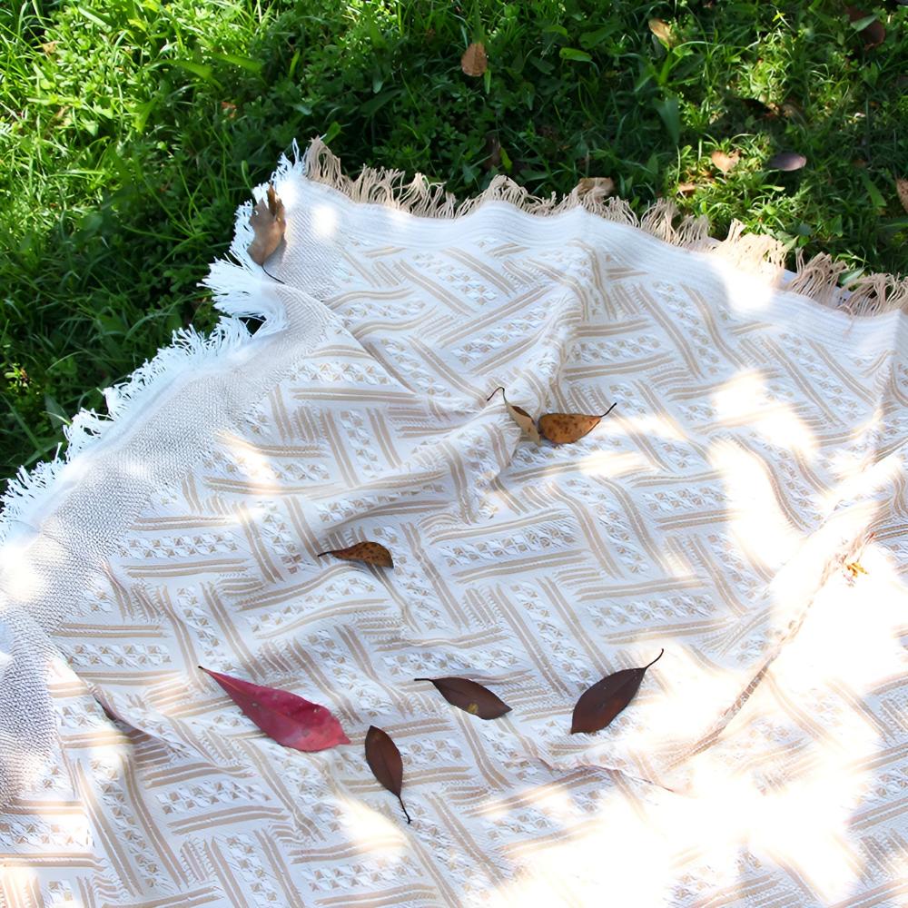 Durable Water-Repellent Picnic Mat with Elegant Diamond Pattern - 180x180 cm Outdoor Blanket-3
