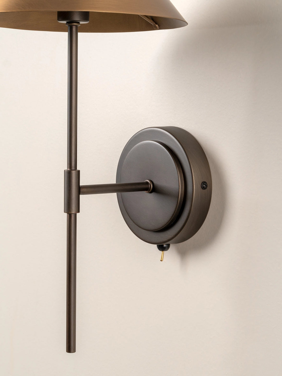 Minimalist Aged Brass and Bronze Wall Light - Elegant Wall Lamp for Modern Spaces 2