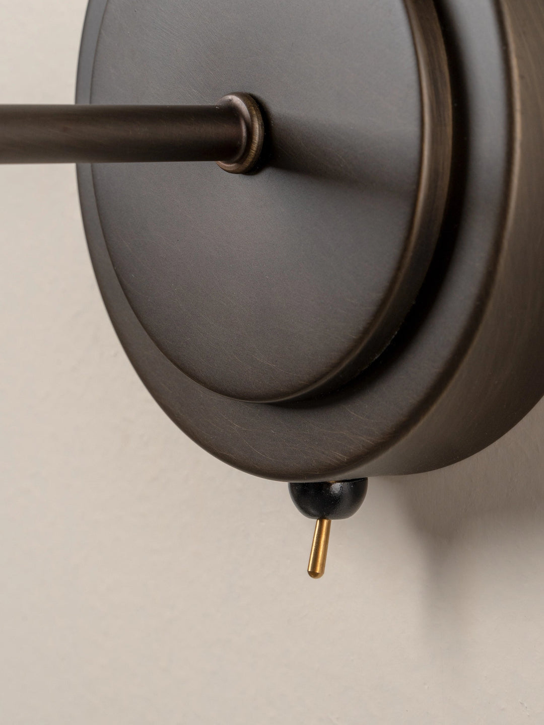 Minimalist Aged Brass and Bronze Wall Light - Elegant Wall Lamp for Modern Spaces 4