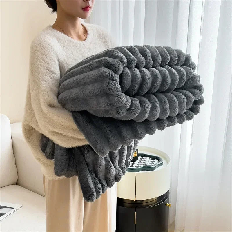 Soft Checked Fleece Blanket - Cozy Machine Washable Throw for Beds and Couches-1