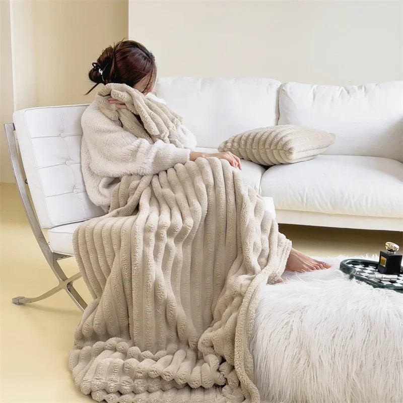 Soft Checked Fleece Blanket - Cozy Machine Washable Throw for Beds and Couches-4