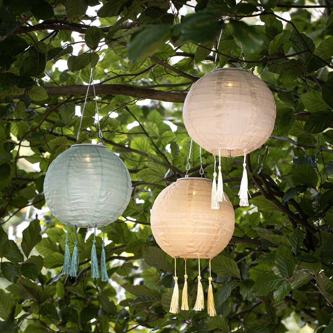 https://cdn.shopify.com/s/files/1/0911/8554/5480/files/SL24030_3er-Set-Lucena-Solar-Lampions-Fruhlingsfarben.jpg?v=1741936335